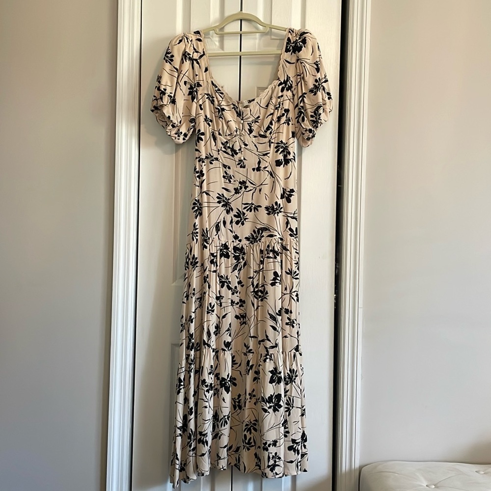 Astr the label cream and black dress